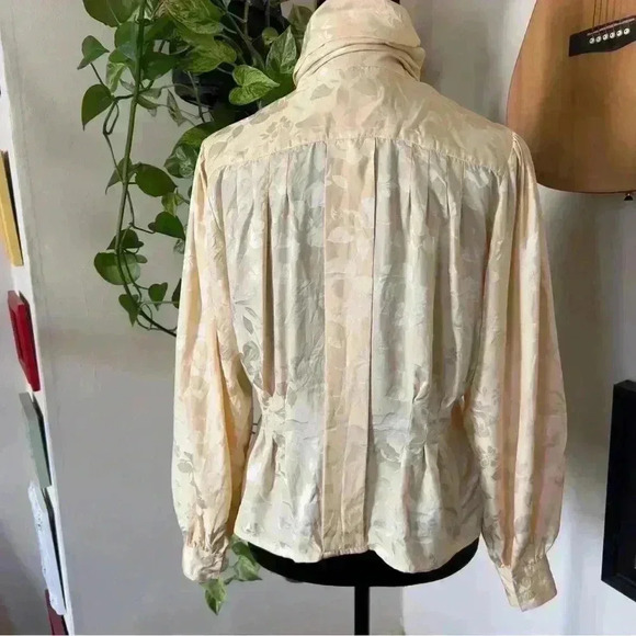 Vtg 90s Courtney Rhodes 100% Silk Buttercream Floral Necktie Blouse - Size 6P - Picture 2 of 9